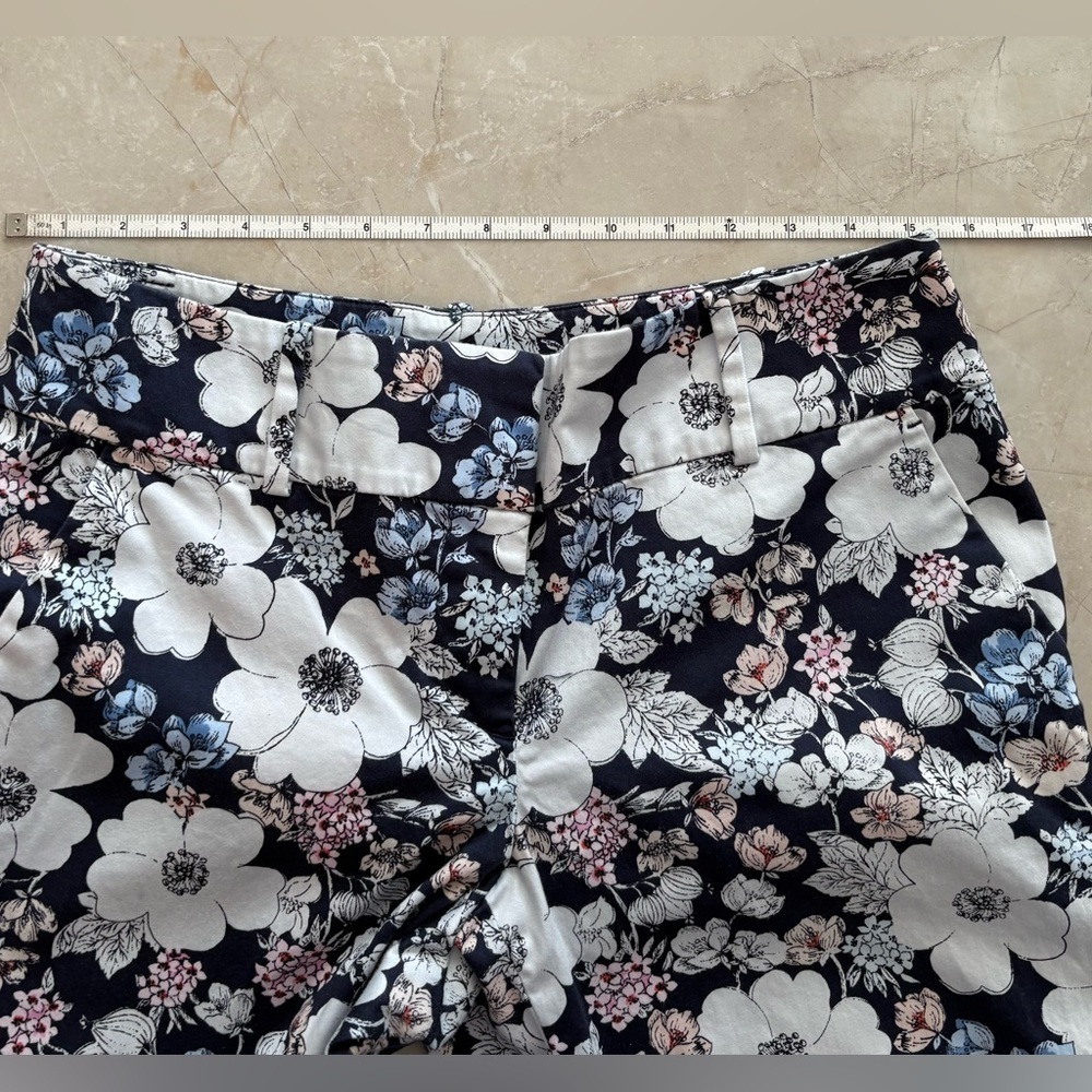 Ann Taylor Modern Crop Peony Blossom
Sketched Floral Pants Dimensions in Photos - Picture 4 of 9